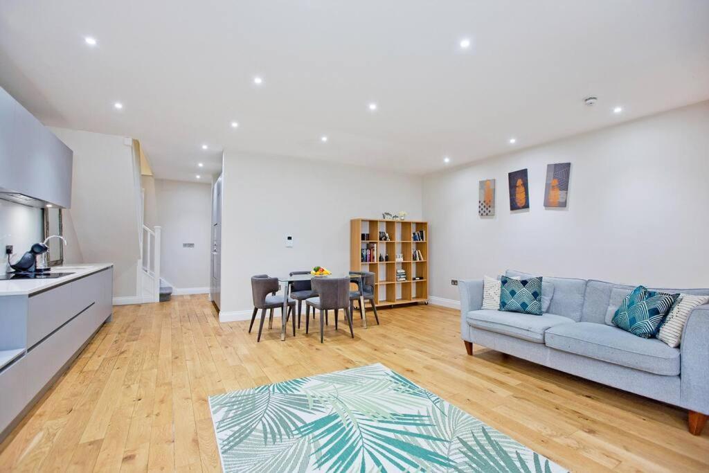 Apartament F1 Outstanding 1 Bed Duplex *