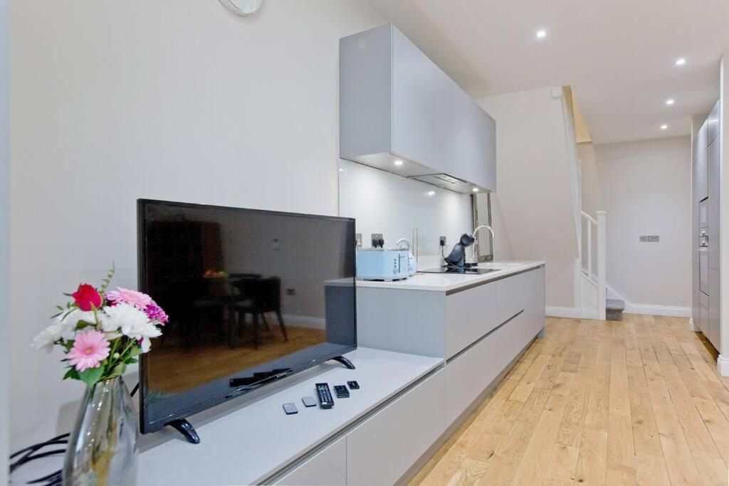 Appartamento F1 Outstanding 1 Bed Duplex Londra