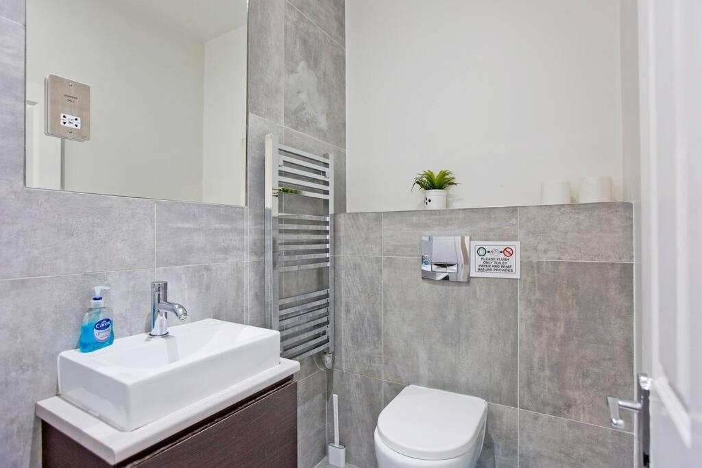 F1 Outstanding 1 Bed Duplex Appartamento Londra