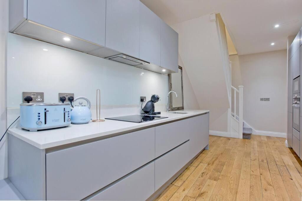 F1 Outstanding 1 Bed Duplex Londra